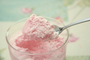 Lire la suite à propos de l’article Mousse blanche fraise et citron