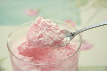 Lire la suite à propos de l’article Mousse blanche fraise et citron