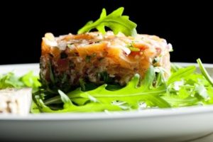 Lire la suite à propos de l’article Tartare de saumon aux citrons épicés